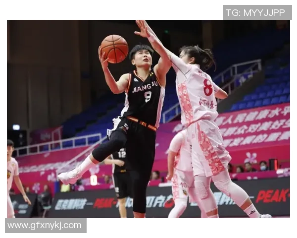 广州羽毛球队在锦标赛积分榜上以69分稳居第一名展现强劲实力