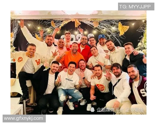 足球明星夜店狂欢揭秘球场外的奢华生活与绯闻故事