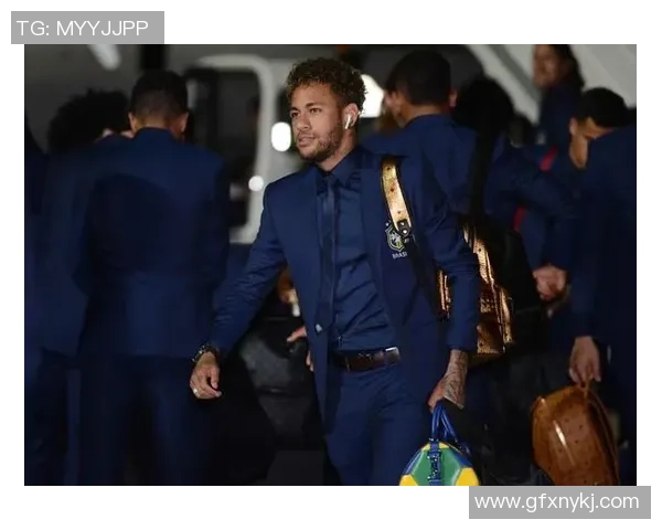 足球明星身着西装挑战极限场上风采尽显引发热议 足球明星身着西装挑战极限场上风采尽显引发热议